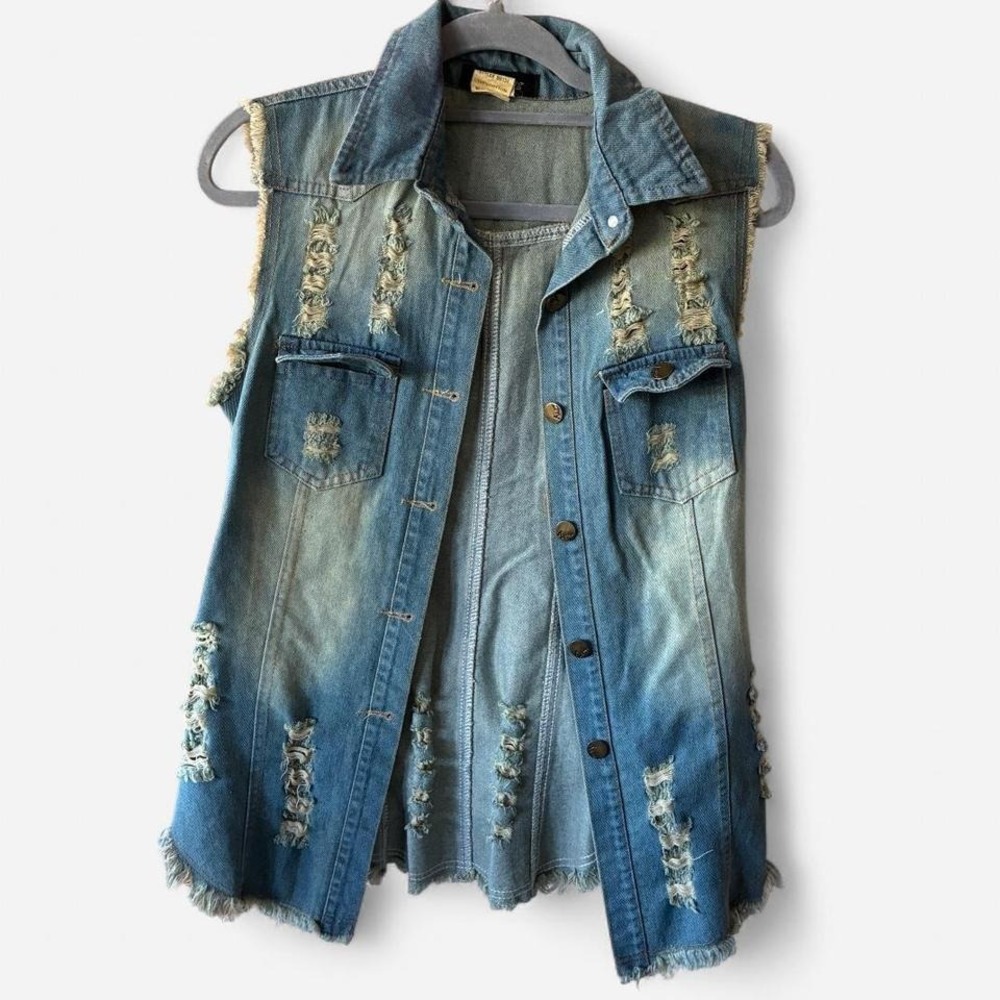 Vintage Sassybling blue denim vest‎ with frayed hem and pockets. Sz S